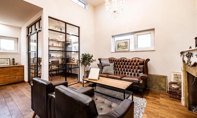 Inuyama Apartment | Delightful Antiques Inuyama: Family & Pet-Friendly Retreat