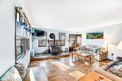 Wevertown House | Pet-Friendly Antler Lake House for Family Getaways