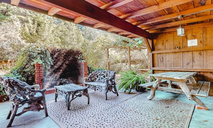 Guerneville House | Discover Antler River Lodge: Your Ocean View Retreat Awaits