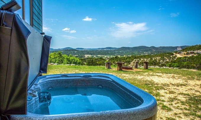Pipe Creek House | Pet-Friendly Antler Run Ranch Cabin with Spa & Hot Tub