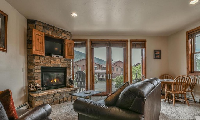 Keystone House | Antlers Gulch 501: Family-Friendly Getaway with Hot Tub
