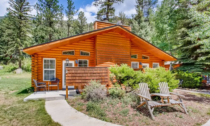 Fall River Estates Condo | Discover Antlers Pointe 02: Rated 10/10 with Spa & Hot Tub