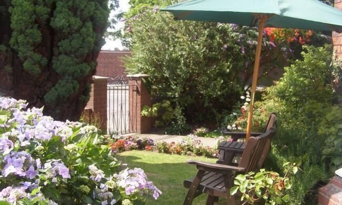 Shrewsbury Bed & Breakfast | Exceptional Anton Guest House B&B with Breakfast & Family Amenities