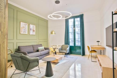 Eixample Apartment | Top-Rated Anton's Downtown Apartment: Ideal for Families