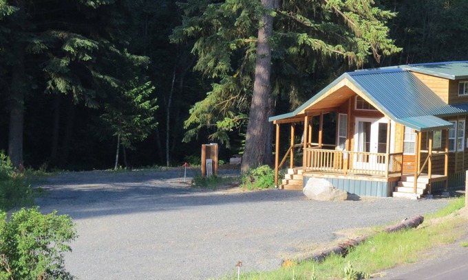 North Powder Cabin | Antone Creek Lodge: Guest Rated 10/10 with Pool & Kitchen