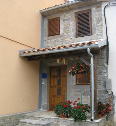 Grabri Apartment | Guest Rated: Antonia & Arian - Family-Friendly Retreat