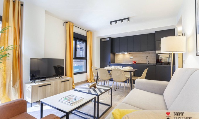 Atocha Apartment | Elegant Antonio Lopez XIV Apartment in Heart of Madrid