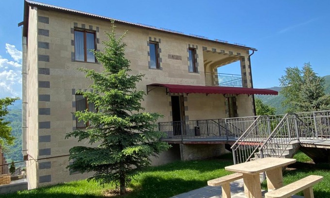 Dilijan Apartment | Experience Anuki-Tanuki: Pet-Friendly Retreat with Pool Access