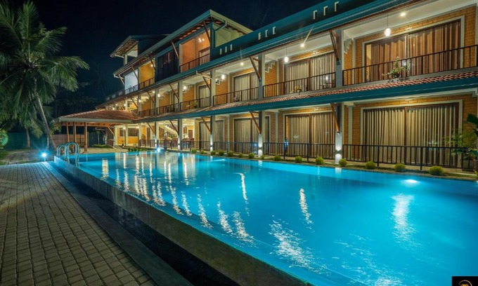 Hettimulla Hotel | Discover Anura's Elephant: Family-Friendly with a Pool