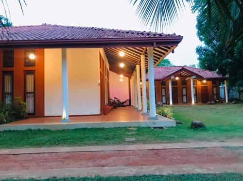 Anuradhapura House | Guest Rated: Anuradhapura Kanimadala Resort with Breakfast