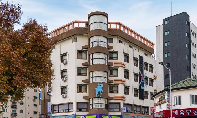 Anyang Hotel | Experience Comfort at Anyang Donkey Hotel with Hot Tub