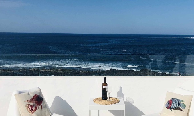 La Santa Apartment | CASA ANCLADA: Oceanfront Retreat with a Sea View Solarium