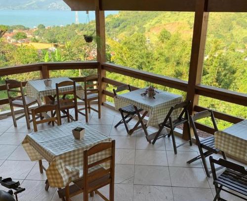 Sao Francisco da Praia House | Budget-Friendly Ao Mare: Pool, Breakfast & Family Fun
