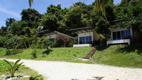 Ko Mak House | Oceanfront Ao Pong Resort with Private Beach Access