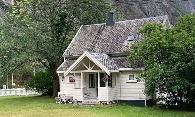 Borgund House | Discover Aobrio Holidayhouse: Authentic Norwegian Retreat