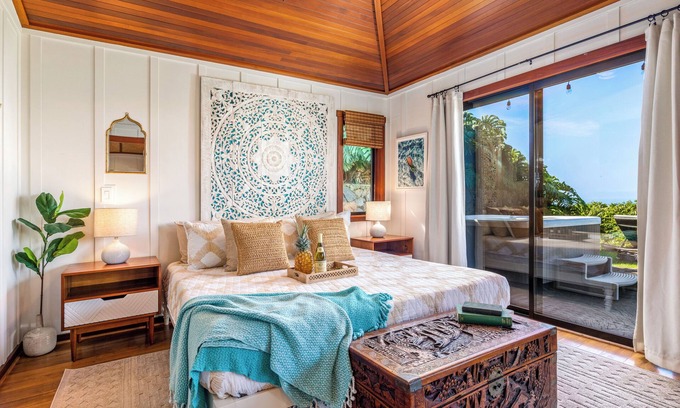 Honalo House | Cozy Aolani Coffee Cottage with Ocean Views and Spa