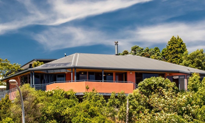 Collingwood House | Family-Friendly Aorere House - Collingwood Holiday Retreat