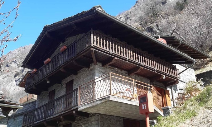 Pontboset House | Pet-Friendly Chalet in Aosta Valley with Spa & Hot Tub