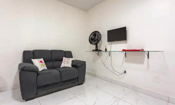 Guara Apartment | Budget-Friendly Apê 202: Pet & Child Friendly Retreat
