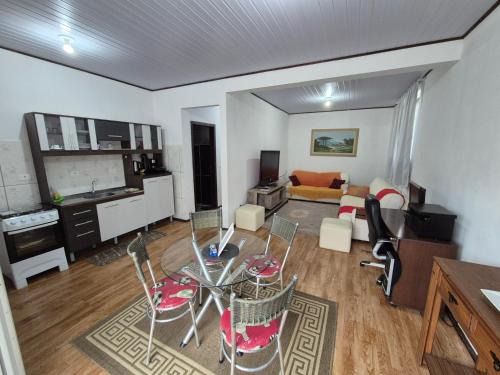 Treze Tilias Apartment | Cozy Retreat in the Heart of TT - Pet & Child Friendly