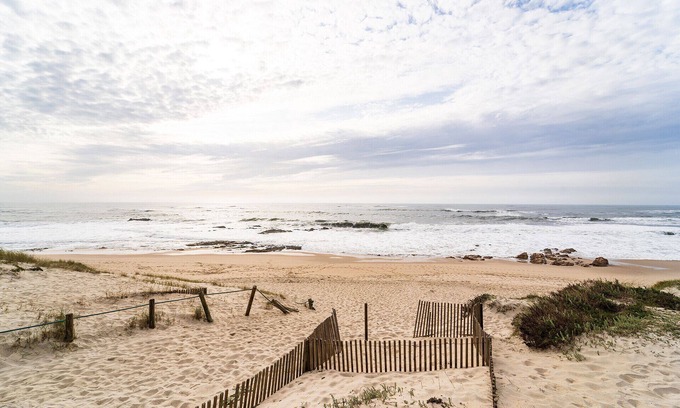 Apulia Apartment | Cozy Apúlia Moinhos - T2 with Ocean View and Great Amenities