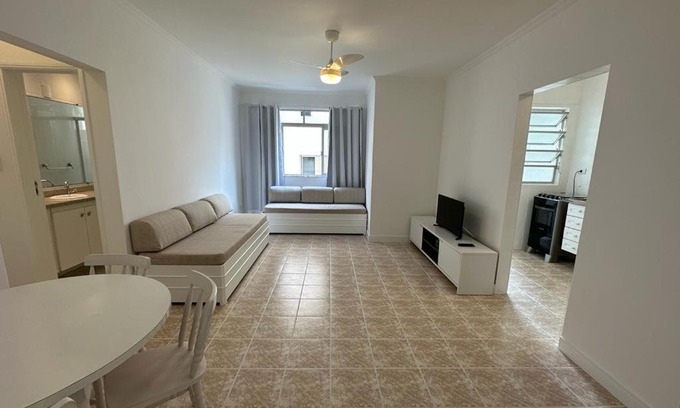 Jardim Belmar Apartment | Cozy Retreat: Just 250m from Enseada Beach, Pet-Friendly!