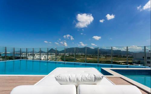 Jacarepagua House | Discover AP Alecrim Union Suítes with Oceanfront Pool