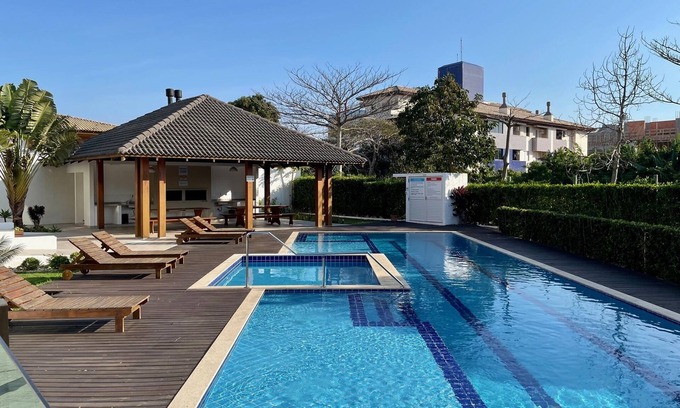 Ingleses Centro Apartment | Just 3 Minutes to the Beach with Incredible Pool Access