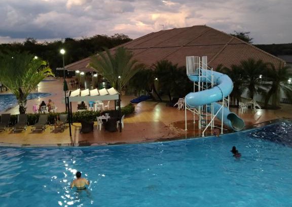 Caldas Novas Apartment | Relaxing B101 AP do Lago: Kitchen, Hot Tub & Perfect Reviews