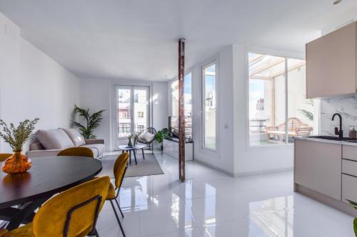 Las Acacias Apartment | Pet-Friendly Getaway at AP Embajadores V - 4-Star Comfort