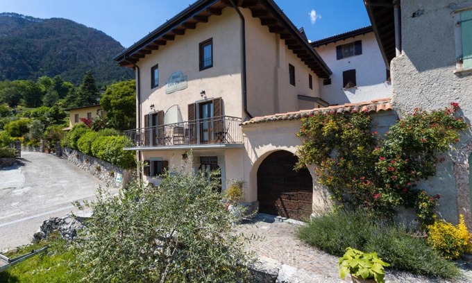 Vesio Apartment | Relax at Ap. Ginevra - Lago di Garda with Pool & Pet-Friendly