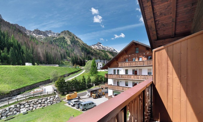 Arabba Apartment | Cozy Apartment 'Cesa Portados Gabi 1' with Mountain Views