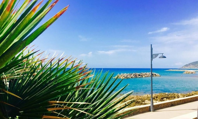 Santa Maria di Castellabate House | Cozy Apartment Steps from the Sea with Breakfast Included