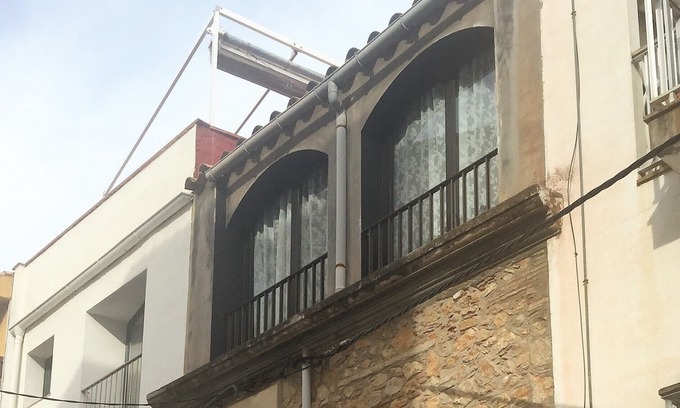 L'Escala Apartment | Oceanfront Retreat: Ap. LOFT DEL SOL with Spa & Breakfast