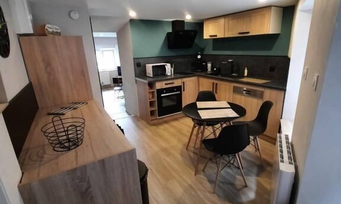 Verdun Apartment | Cozy Apartment for Two at Gite Chez Thomas et John