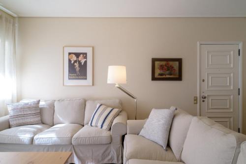 Espinho Apartment | Unwind at APA 12: Oceanfront Escape with Top Amenities