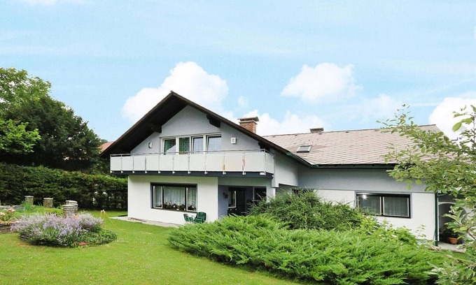 Seelach Apartment | Cozy Apartment in St. Kanzian am Klopeiner See with Garden