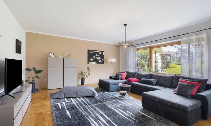 Hoechstaedt im Fichtelgebirge Apartment | Inviting Apartment 'Wiesenblume' with Private Terrace & Garden