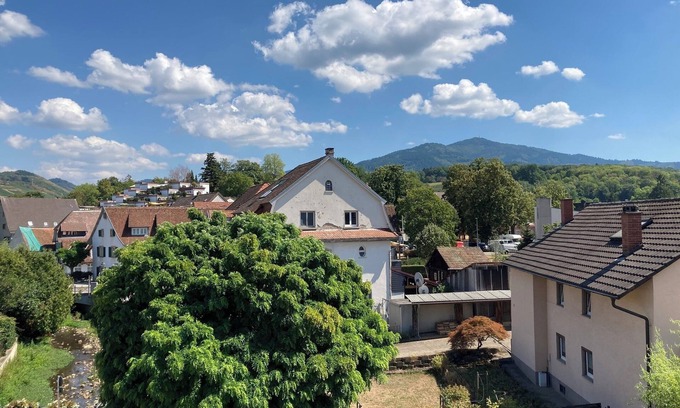 Muellheim Apartment | Apartment 'Mit 75qm' with Balcony and Wi-Fi