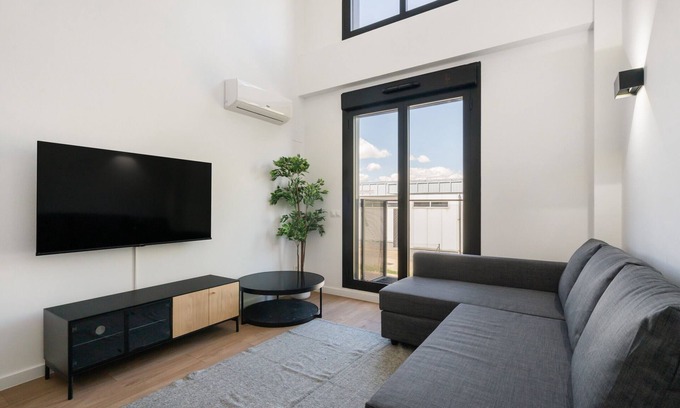 San Sebastian de los Reyes Apartment | Modern Business Apartment with Pool and Garage Access