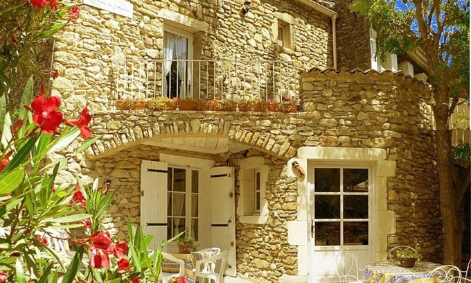 Saint-Andre-de-Roquepertuis Apartment | Inviting Studios in a Stone House, South of France