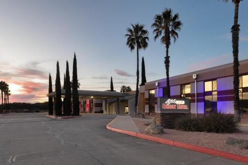 Globe - Miami Hotel | Experience Apache Gold Resort Hotel & Casino with Family Fun