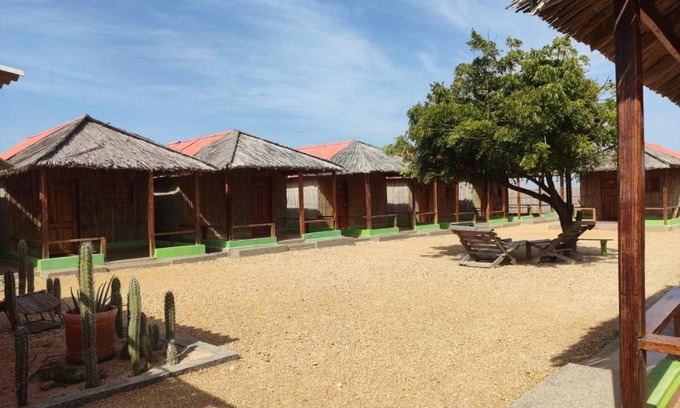 Cabo de la Vela Hotel | Relax at Apalanchii Hospedaje y Restaurante with Ocean Views