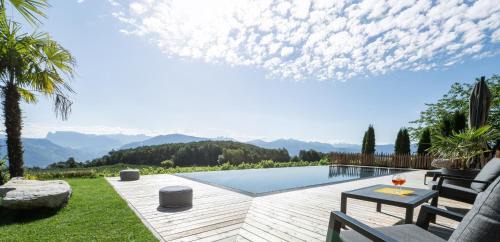 Perdonig/Predonico Apartment | Pet-Friendly Apartments Schmalzerhof with Pool & Ocean View