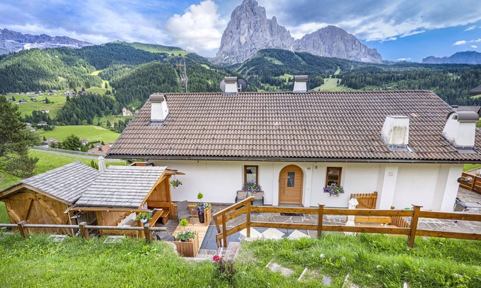 Santa Cristina Val Gardena Apartment | Comfortable Apartments Rondula Pic with Family-Friendly Amenities