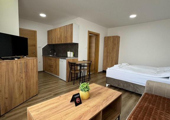 Zavidovici Apartment | Top-Rated Aparmani Karanovic with Relaxing Hot Tub
