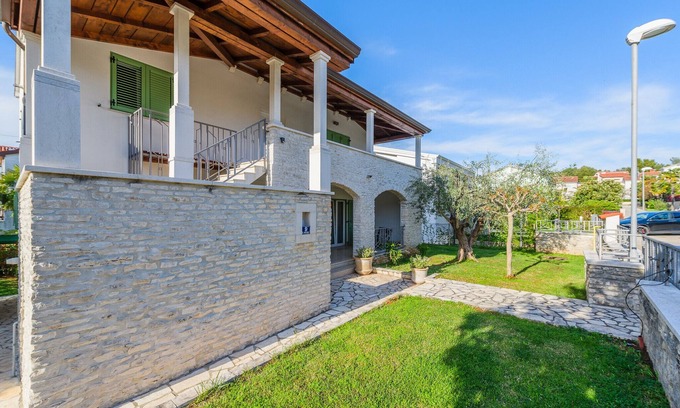 Brulo Apartment | Family-Friendly Four-Bedroom Apartment Near the Beach