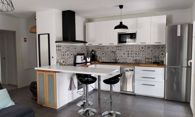 Behobie Apartment | Spacious 3-Room Apartment with Ocean Views near Saint Jean