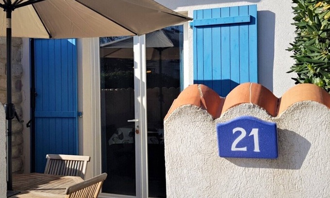 Giens Apartment | Pet-Friendly 2-Bedroom Apartment with Ocean View in Hyères