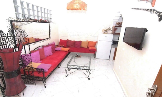 Casablanca Apartment | Pet-Friendly Oceanfront Apartment for 6 with Pool Access